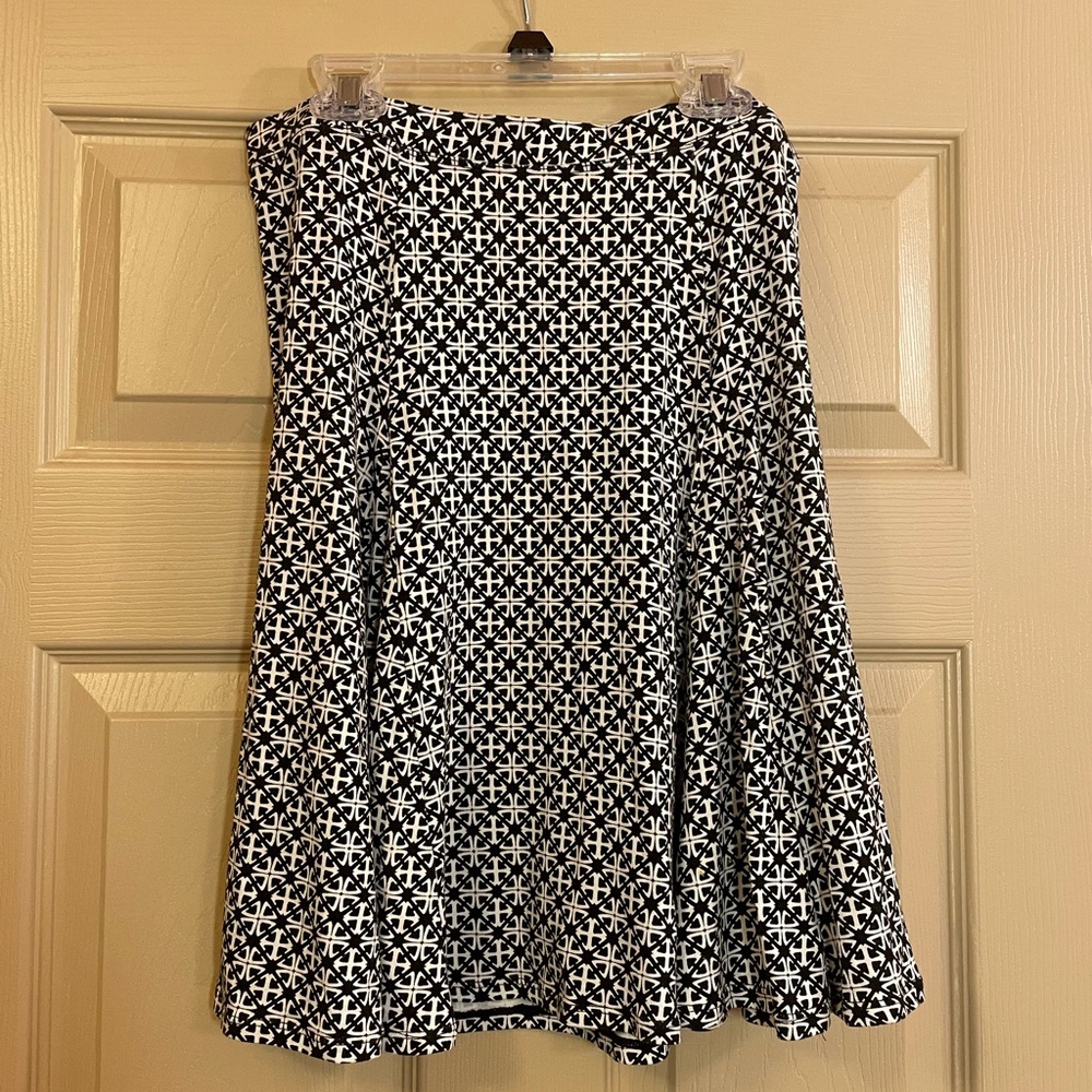 Max Studio Black and White A-Line Soft Flowy Skirt, Size Small
